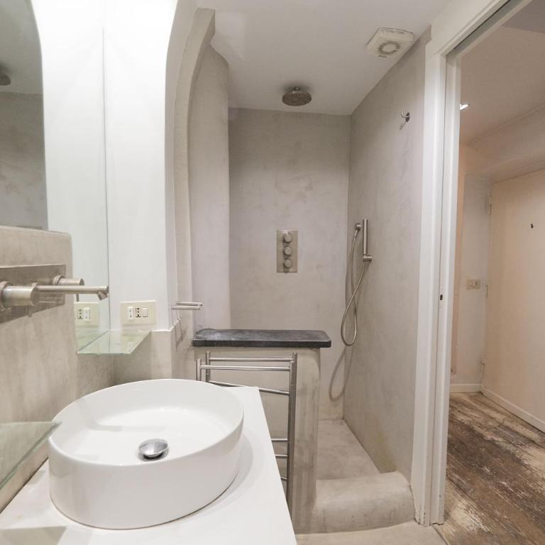 Elegant Design Retreat by Campo de Fiori - Appartamento Superior con 1 Camera da Letto - 19