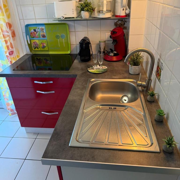 Studio tout équipé face aux thermes - Appartement 1 Chambre - 12