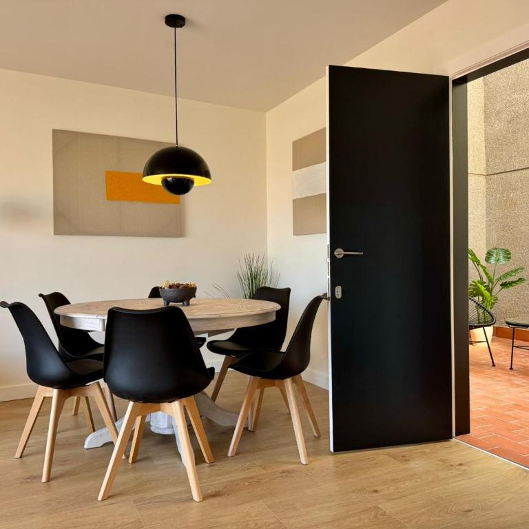 Stay U-nique Apartments at Albigesos - Four-Bedroom Apartment - 8