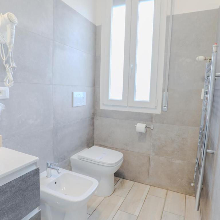 HOLABOLOGNA Luxury Rooms and Flats - Camera Matrimoniale/Doppia con Letti Singoli con Balcone - 6