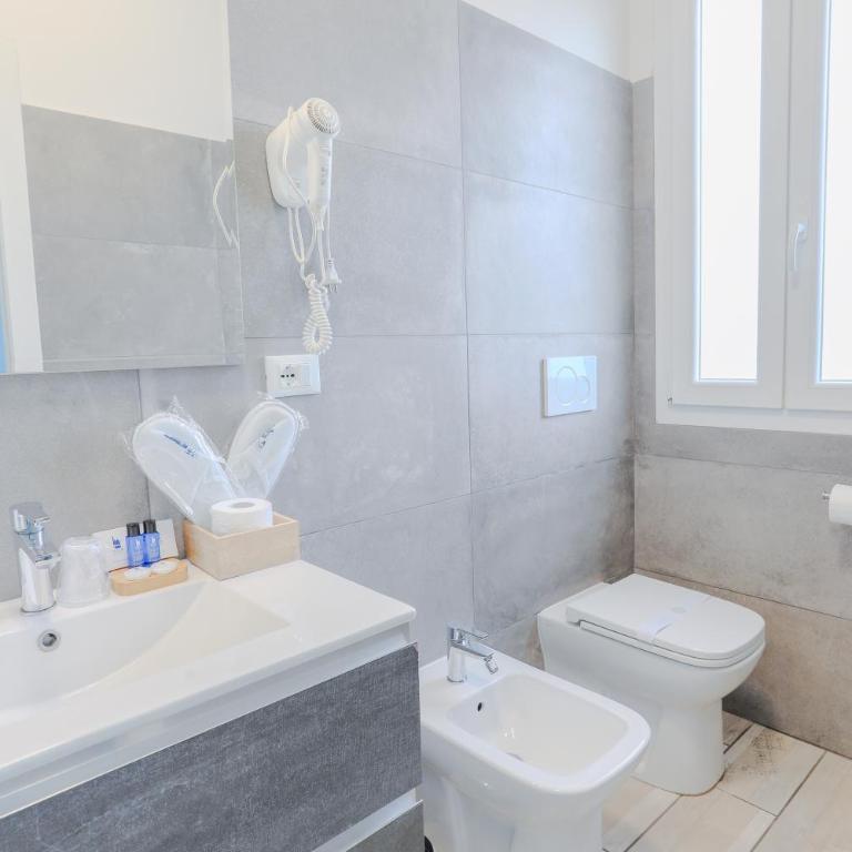 HOLABOLOGNA Luxury Rooms and Flats - Camera Matrimoniale/Doppia con Letti Singoli con Balcone - 12