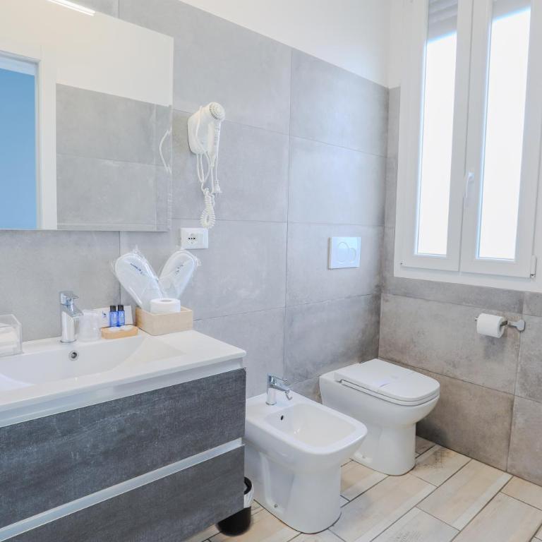 HOLABOLOGNA Luxury Rooms and Flats - Camera Matrimoniale/Doppia con Letti Singoli con Balcone - 11