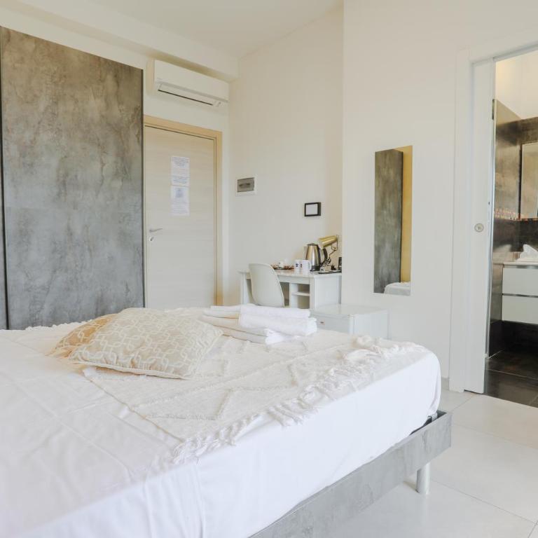 HOLABOLOGNA Luxury Rooms and Flats - Camera Matrimoniale con Balcone - 1