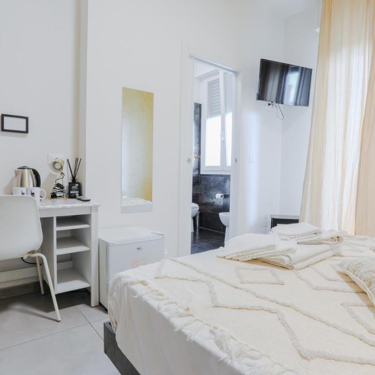 HOLABOLOGNA Luxury Rooms and Flats - Camera Matrimoniale con Balcone - 3