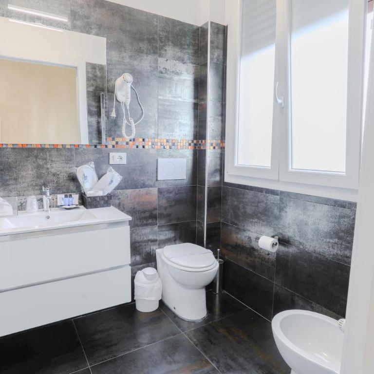 HOLABOLOGNA Luxury Rooms and Flats - Camera Matrimoniale con Balcone - 5