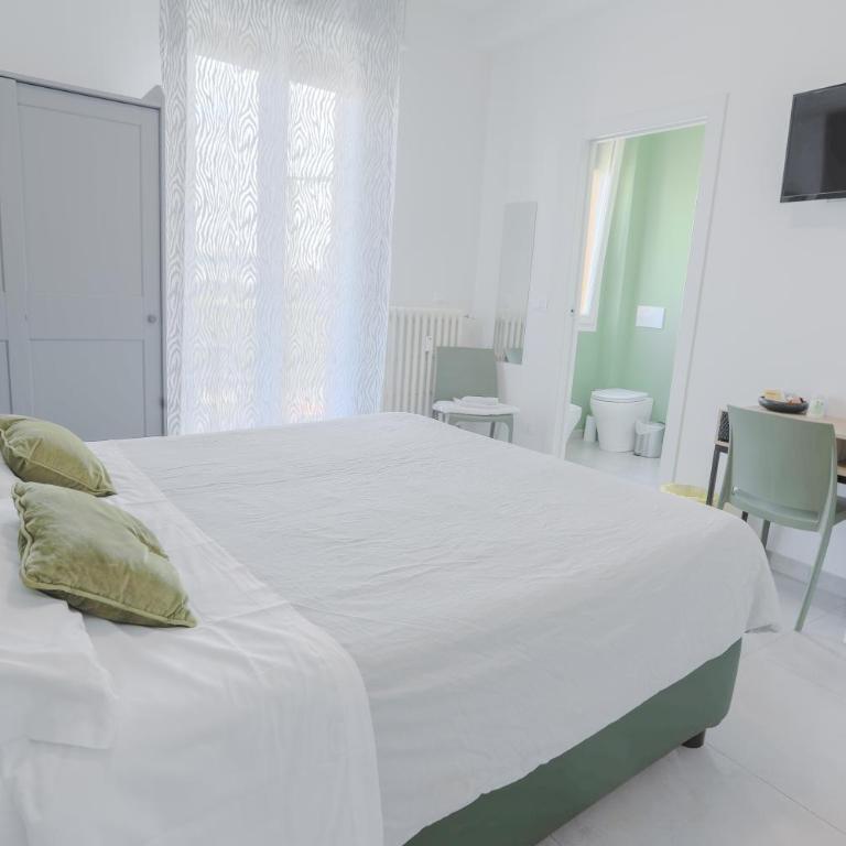 HOLABOLOGNA Luxury Rooms and Flats - Camera Matrimoniale/Doppia con Letti Singoli con Balcone - 21