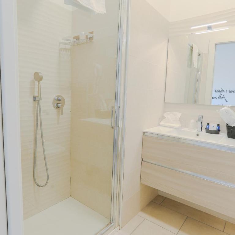 HOLABOLOGNA Luxury Rooms and Flats - Camera Matrimoniale con Letto Supplementare - 3