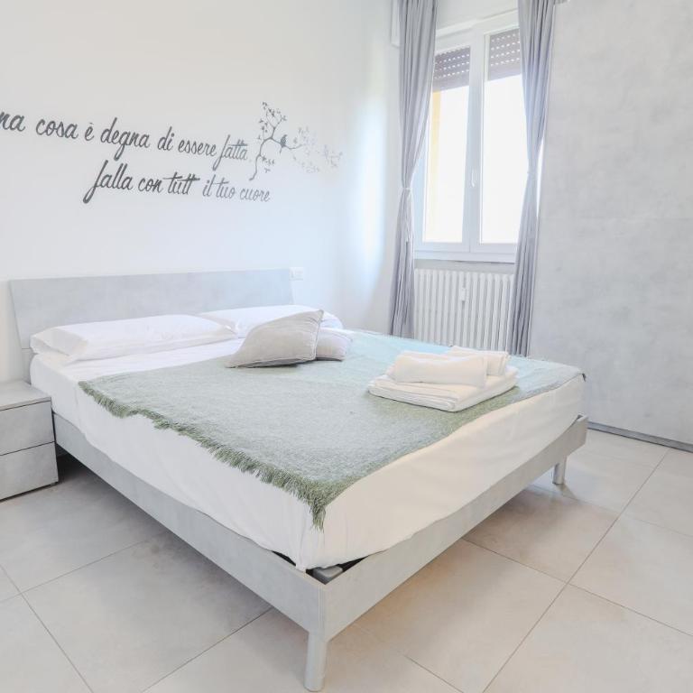 HOLABOLOGNA Luxury Rooms and Flats - Camera Matrimoniale con Letto Supplementare - 1