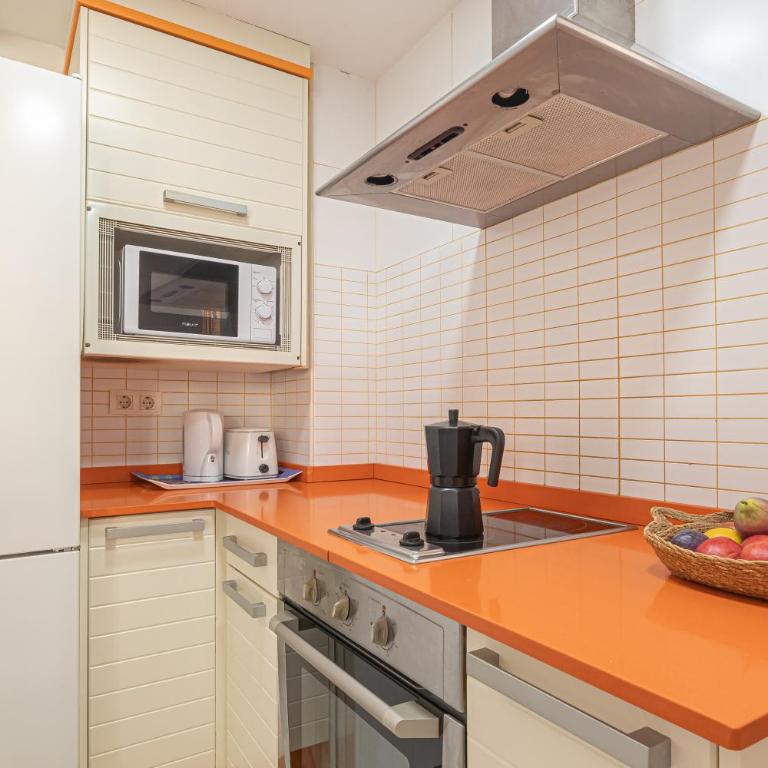 Levante Beach Apartments - One Bedroom Apartment with Terrace and Sea View 3 - 9