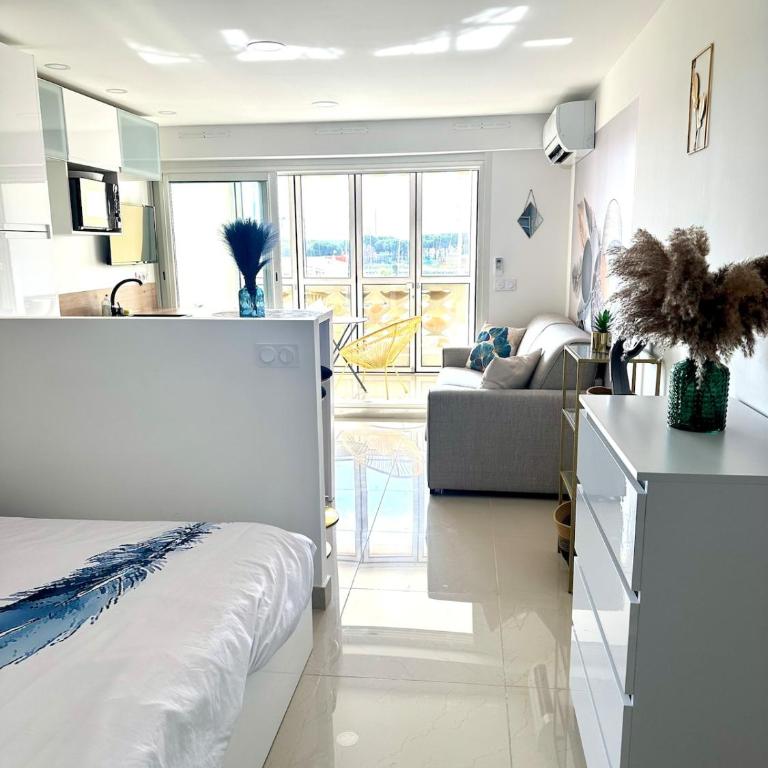 Loggia vue port confort et design proche plage - One-Bedroom Apartment - 9