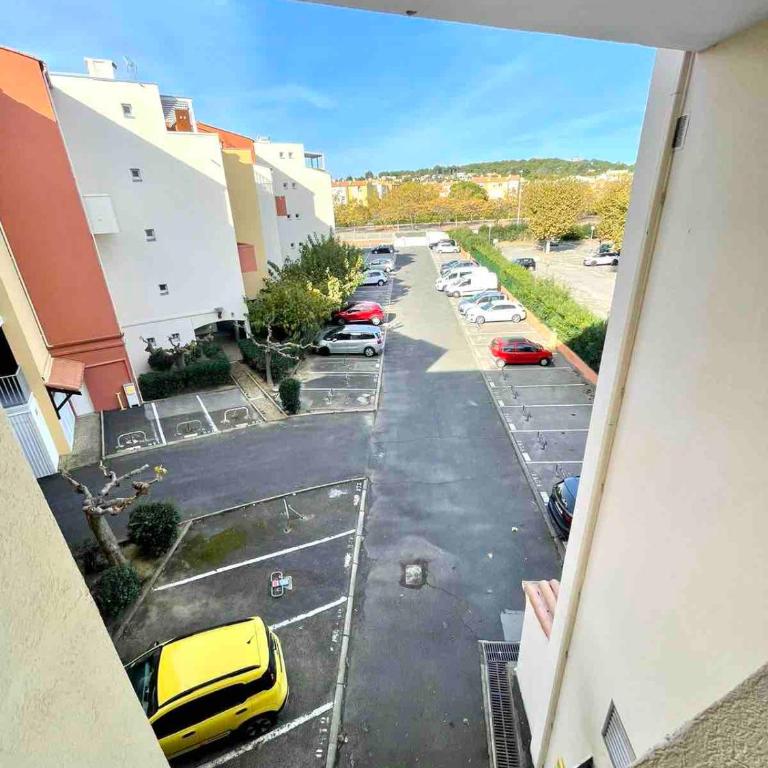 Loggia vue port confort et design proche plage - One-Bedroom Apartment - 11