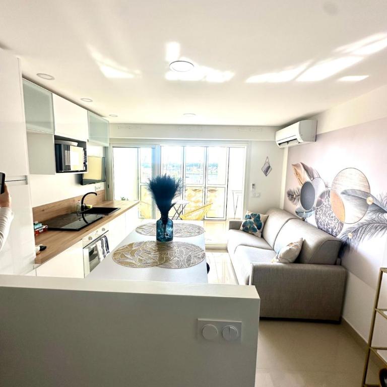 Loggia vue port confort et design proche plage - One-Bedroom Apartment - 13
