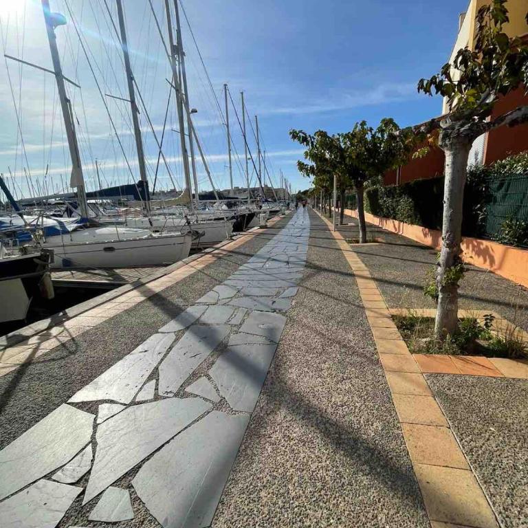 Loggia vue port confort et design proche plage - One-Bedroom Apartment - 17