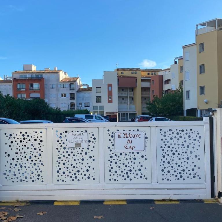 Loggia vue port confort et design proche plage - One-Bedroom Apartment - 23
