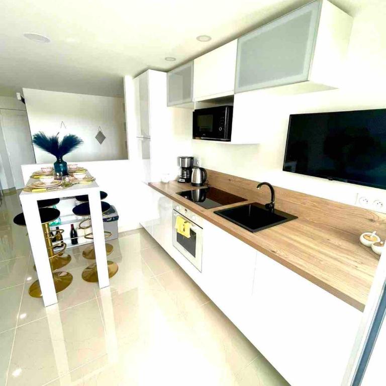 Loggia vue port confort et design proche plage - One-Bedroom Apartment - 41