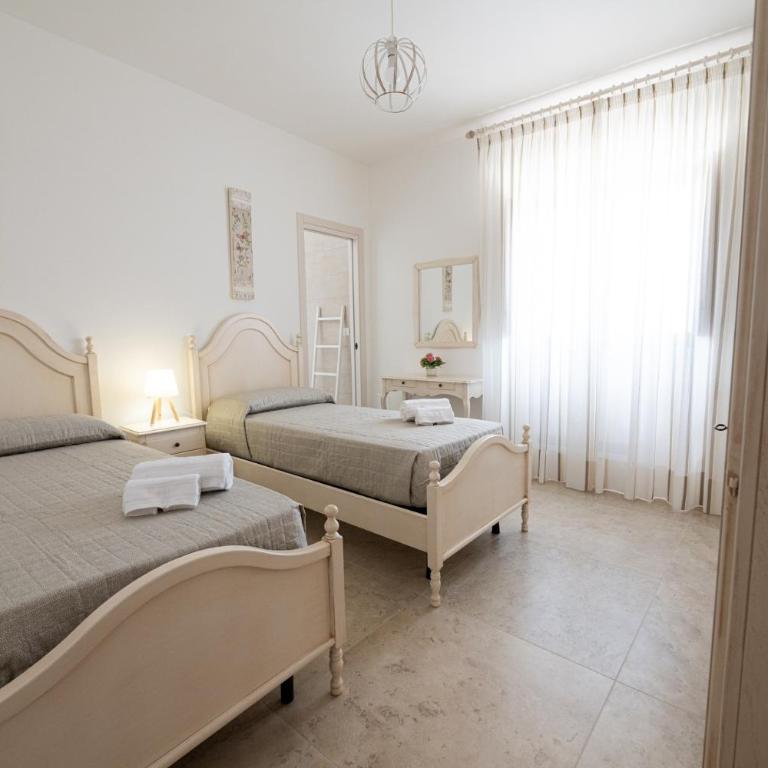 Dimora Zezzella - Ampia Camera Matrimoniale/Doppia con Letti Singoli - 1