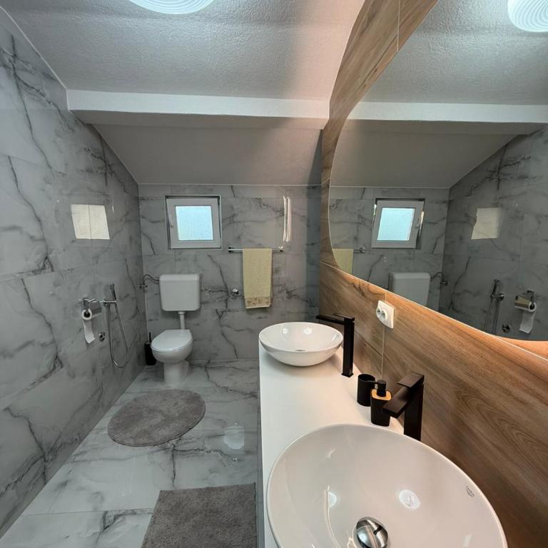 Family estate Hadžalova avlija - Six-Bedroom House - 20