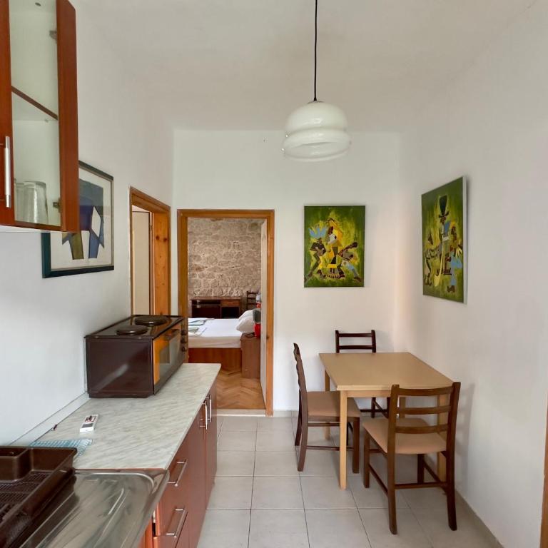 LaRos Apt - Two-Bedroom Apartment with Sea View - 14