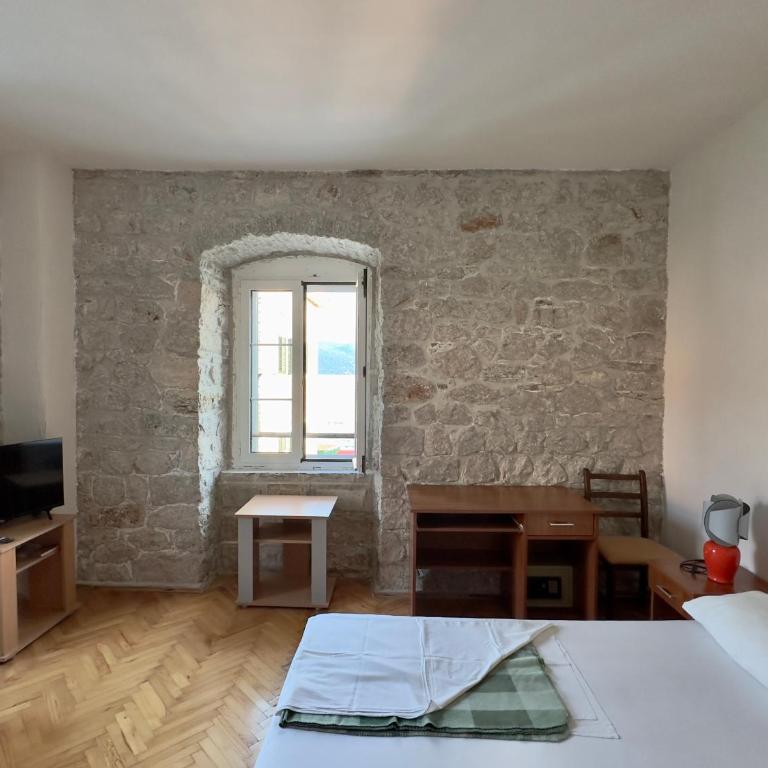 LaRos Apt - Two-Bedroom Apartment with Sea View - 15
