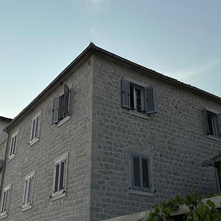 LaRos Apt - Two-Bedroom Apartment with Sea View - 17