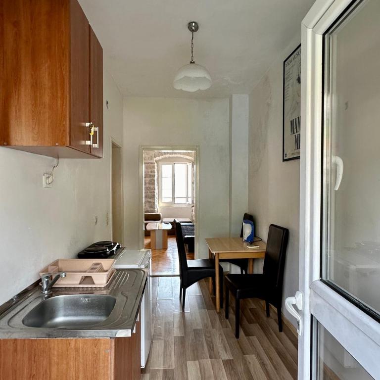 LaRos Apt - One-Bedroom Apartment with Sea View - 5