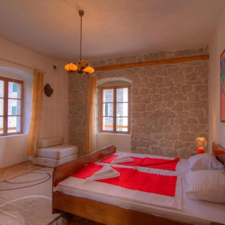 LaRos Apt - Two-Bedroom Apartment with Sea View - 1