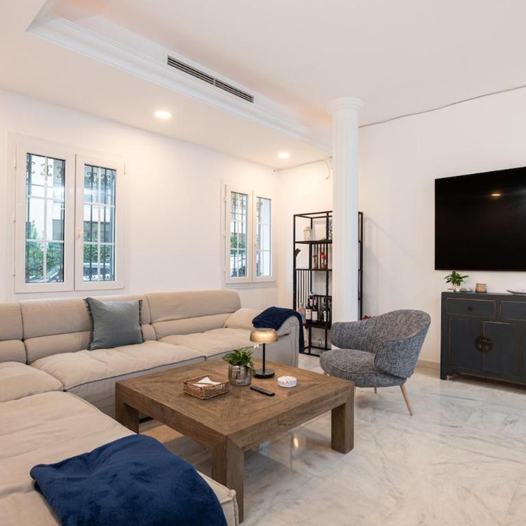 Azul on the New Golden Mile 1min walk from beach by Allstay - Apartamento de 2 dormitorios con terraza - 1