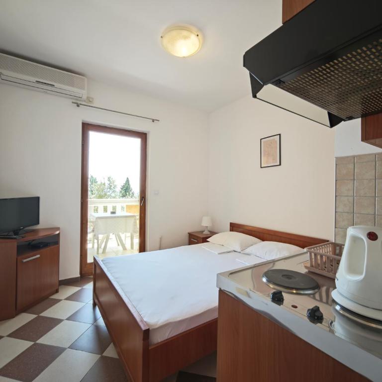 Guest House Anika - Double Room with Balcony - 6