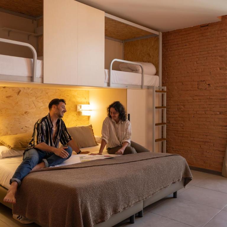 The Loft House Sevilla - Habitación Cuádruple con balcón - 2
