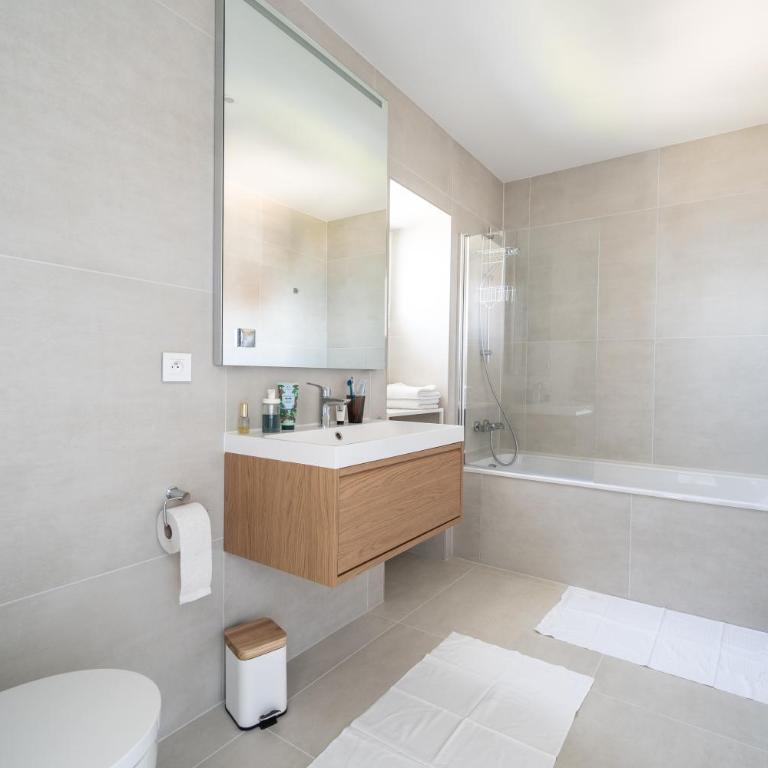 La Villa du Lac - Appartements de vacances - Les pieds dans l'eau - Appartement 3 Chambres - Vue sur Lac - 34