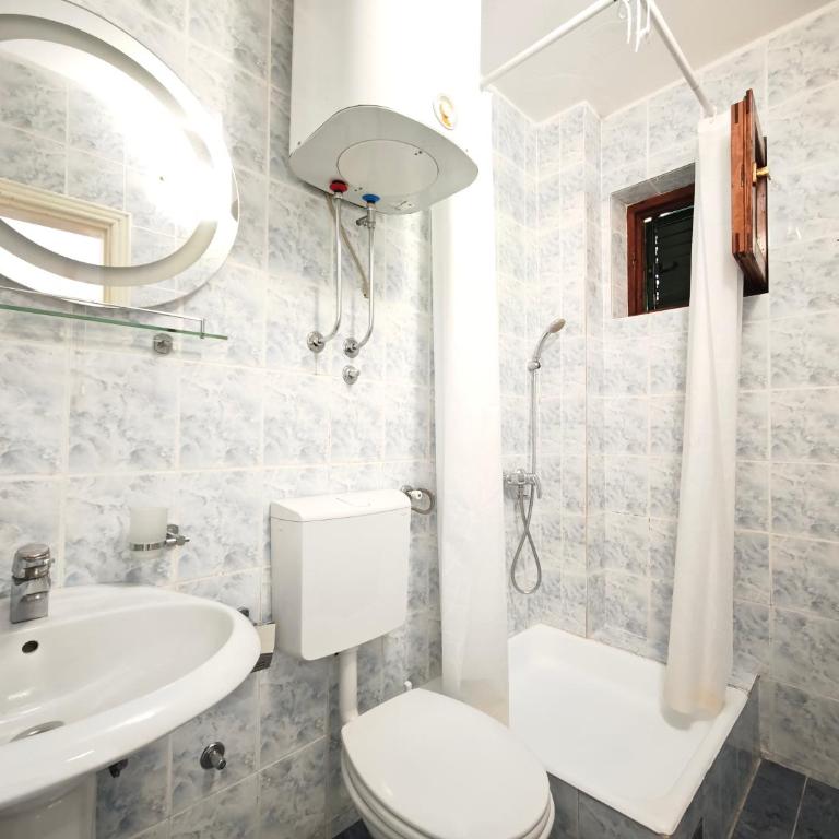Guest House Anika - Apartment with Garden View - 4