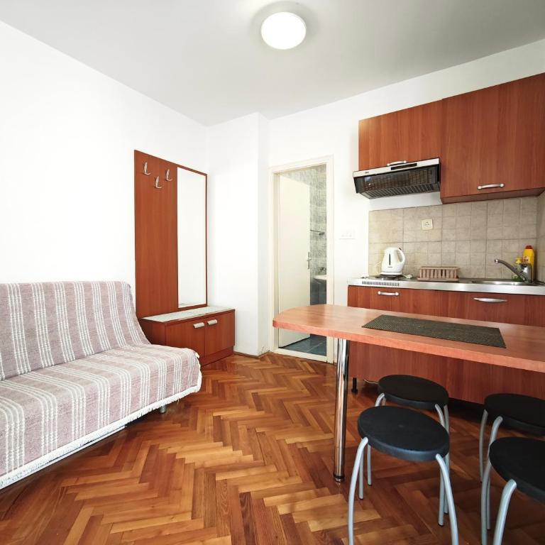 Guest House Anika - Apartment with Garden View - 5