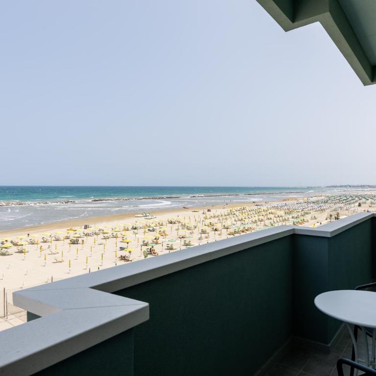 Hotel Acquamarina Viserba - Camera Matrimoniale con Vista Mare - 1
