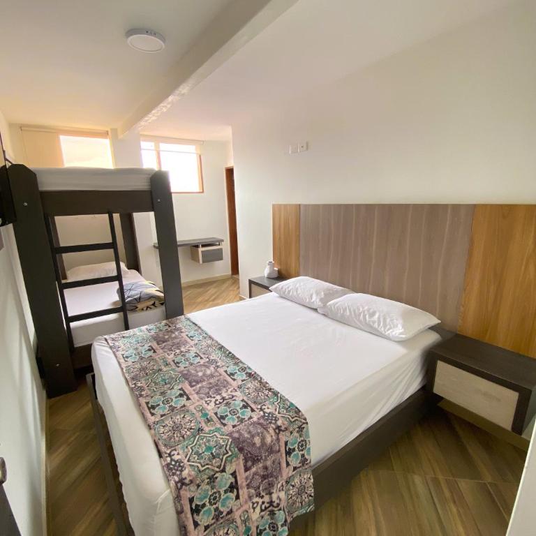 Hotel La Bastida - Habitación Familiar - 4