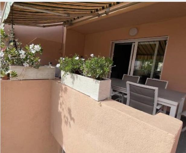 Casa adosada con piscina a 5 minutos de la playa . - Casa Unifamiliar de 3 dormitorios - 10