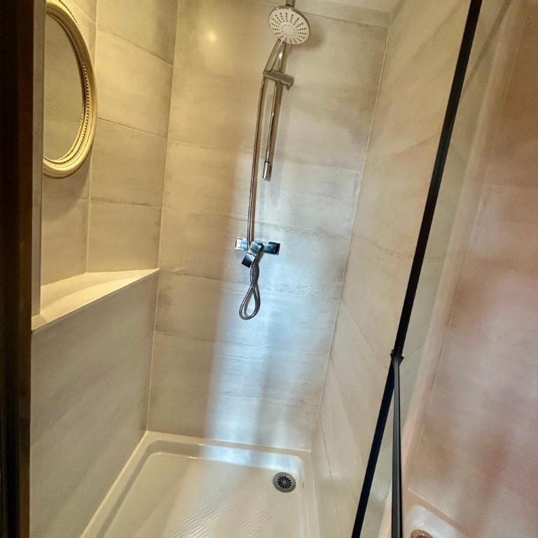 MAISON la BOHÈME Une parenthèse enchantée au cœur du charme, petit-déjeuner de rêve - Chambre Double Deluxe avec Douche - 50