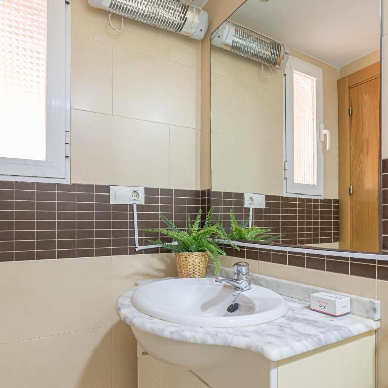 Levante Beach Apartments - One Bedroom Apartment with Terrace and Sea View 5 - 10