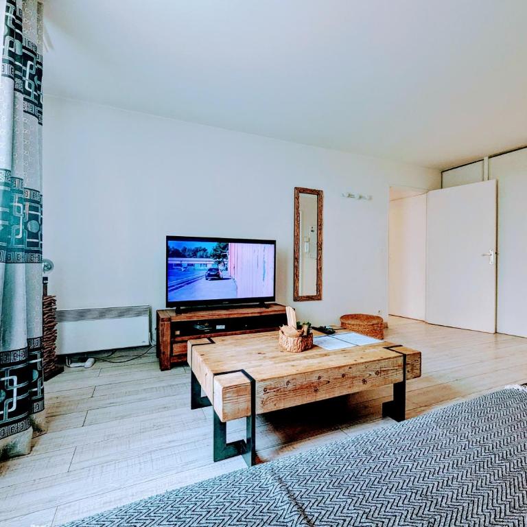 Chic apart with bar in Paris - One-Bedroom Apartment - 25