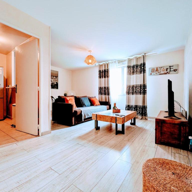 Chic apart with bar in Paris - One-Bedroom Apartment - 2