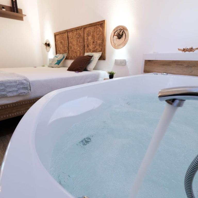 RADICI DI LUNA Exclusive Design - Suite con Vasca Idromassaggio - 7