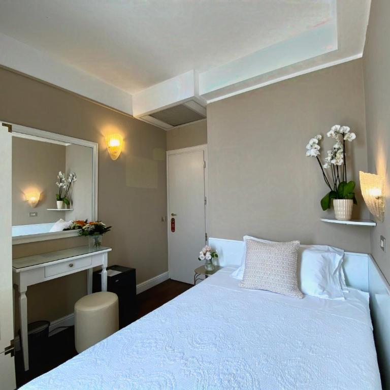 Hotel Admiral - on the beach - Single Room with Balcony - 3