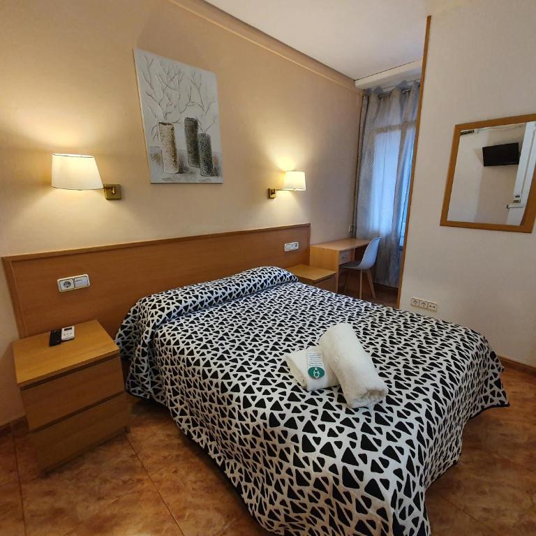 Hostal Rio De Castro - Habitación Doble con baño privado - 2