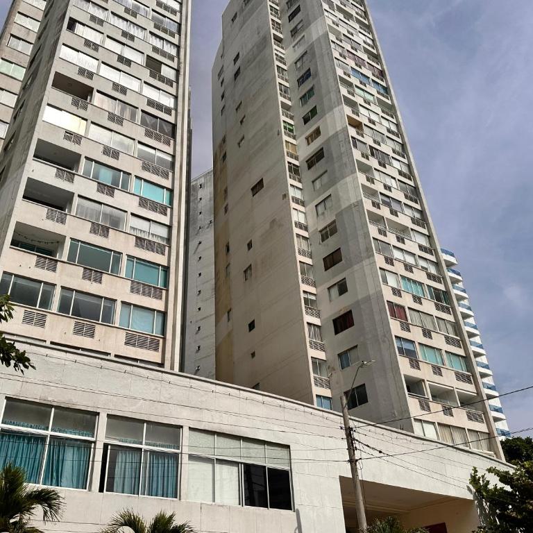 Apartaestudio Tres Carabelas piso 20 vista lateral al Mar - Apartamento de 1 dormitorio - 50