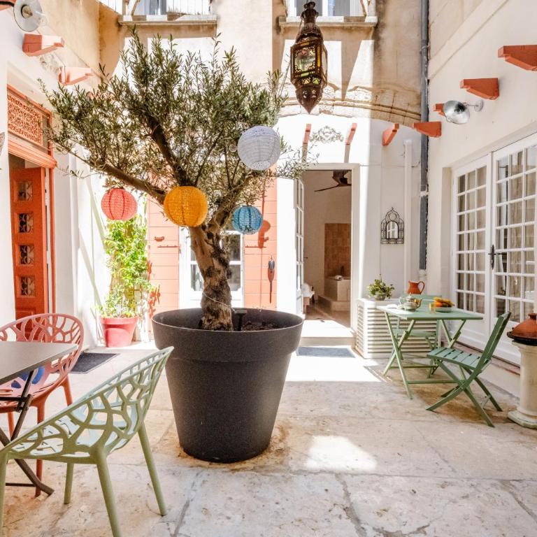 La Cour Secrète - Suite Bali - Escapade balinaise romantique - Balnéo privée - Spacieuse et tamisée - cœur de ville Carpentras - Appartement 1 Chambre avec Baignoire Spa - 2
