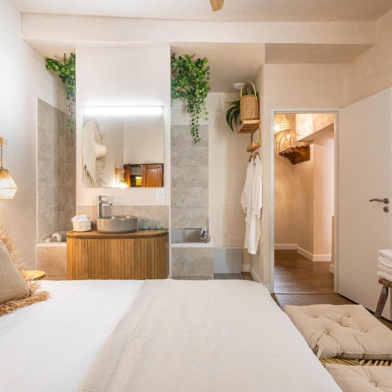 La Cour Secrète - Suite Bali - Escapade balinaise romantique - Balnéo privée - Spacieuse et tamisée - cœur de ville Carpentras - Appartement 1 Chambre avec Baignoire Spa - 10