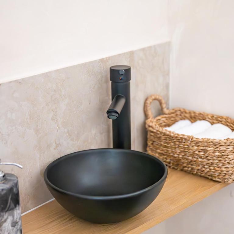 La Cour Secrète - Suite Bali - Escapade balinaise romantique - Balnéo privée - Spacieuse et tamisée - cœur de ville Carpentras - Appartement 1 Chambre avec Baignoire Spa - 25