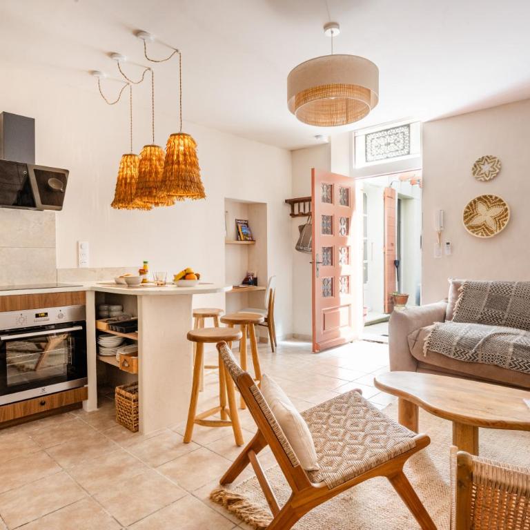 La Cour Secrète - Suite Bali - Escapade balinaise romantique - Balnéo privée - Spacieuse et tamisée - cœur de ville Carpentras - Appartement 1 Chambre avec Baignoire Spa - 9