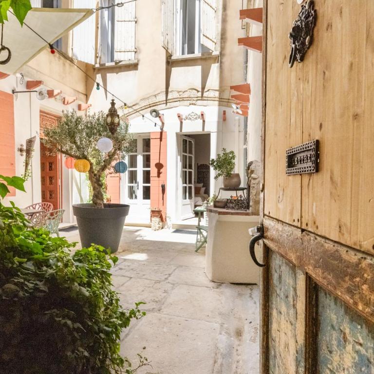 La Cour Secrète - Suite Bali - Escapade balinaise romantique - Balnéo privée - Spacieuse et tamisée - cœur de ville Carpentras - Appartement 1 Chambre avec Baignoire Spa - 26