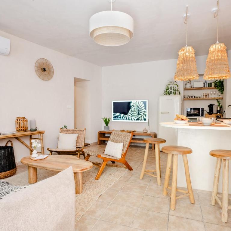 La Cour Secrète - Suite Bali - Escapade balinaise romantique - Balnéo privée - Spacieuse et tamisée - cœur de ville Carpentras - Appartement 1 Chambre avec Baignoire Spa - 12