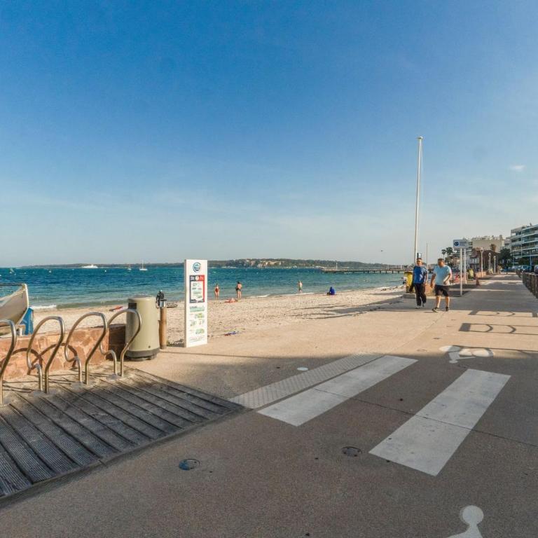 2 chambres - Grand balcon - à 1 min de la plage - Appartement 2 Chambres - 2